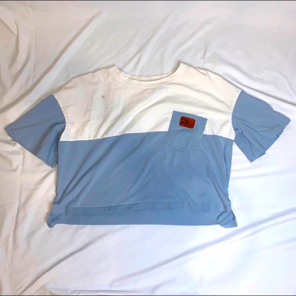 Cropped light blue pocket tee